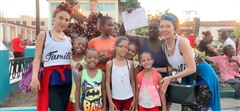 キューバで出会った子ども達と笑顔でキューバダンス